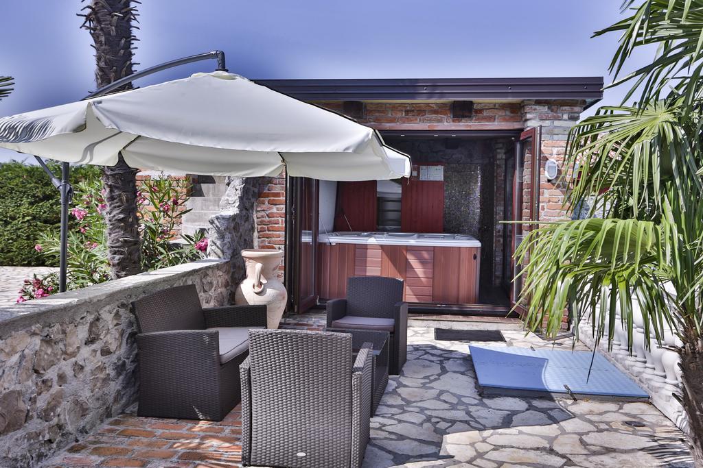 Casa Oasa -Accommodation , Pizzeria & Bar Marezige Zewnętrze zdjęcie